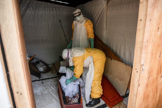 cdc-raises-ebola-response-to-highest-level-as-outbreak-grows