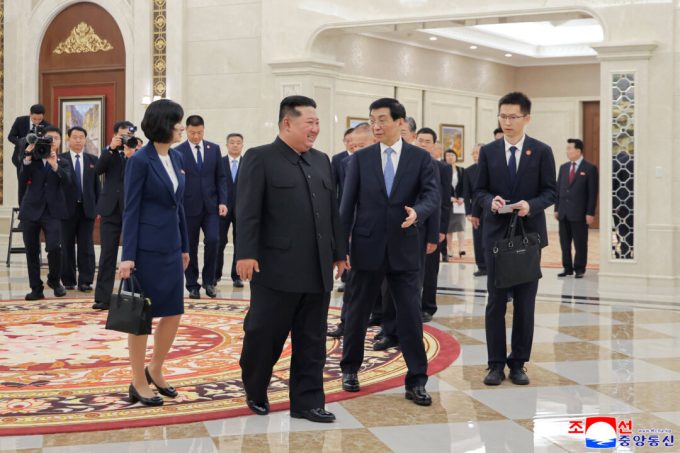xi’s-top-advisor-visited-pyongyang-to-meet-kim-jong-un-for-closer-relations-amid-geopolitical-tensions
