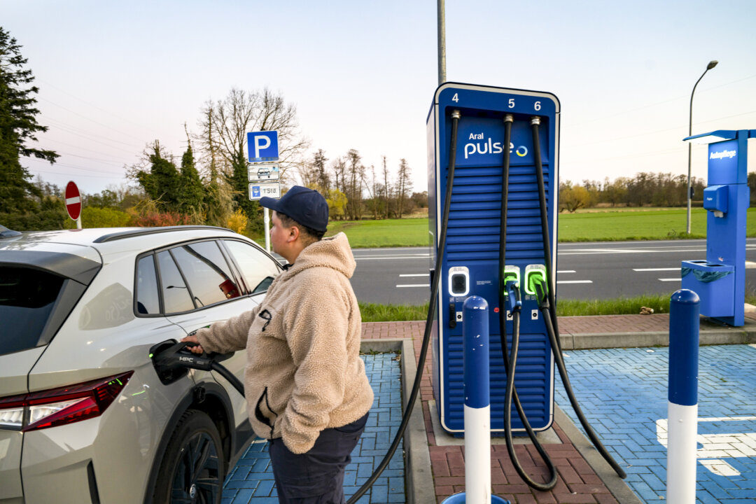 eu-car-sales-rise-as-electric-vehicles,-chinese-brands-gain-ground