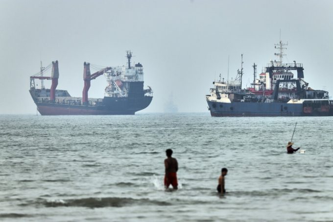 un-calls-for-rescue-of-thousands-of-sailors-stranded-in-strait-of-hormuz