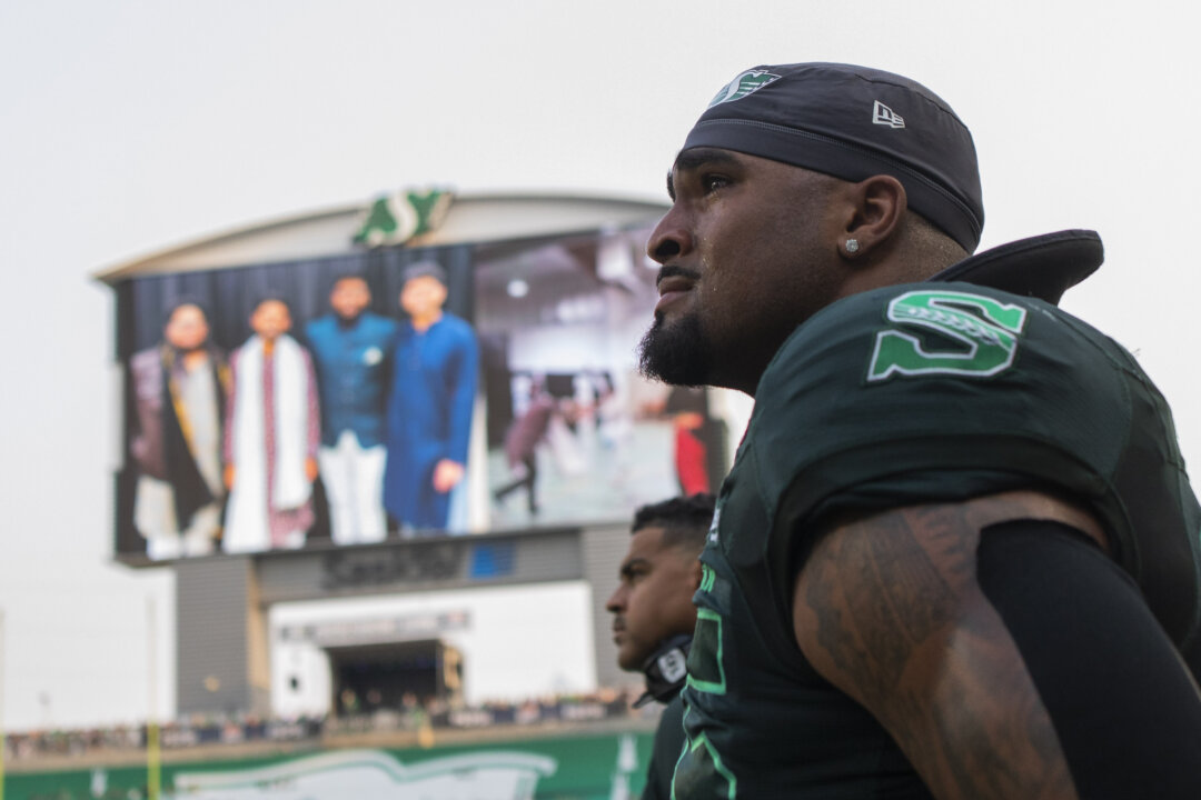 saskatchewan-roughrider-fans-pay-tribute-to-player-and-man-killed-in-crash