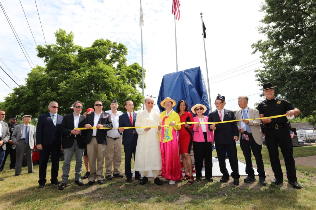 koreans-remember-america’s-sacrifice-and-cost-of-freedom-at-new-york-korean-war-memorial