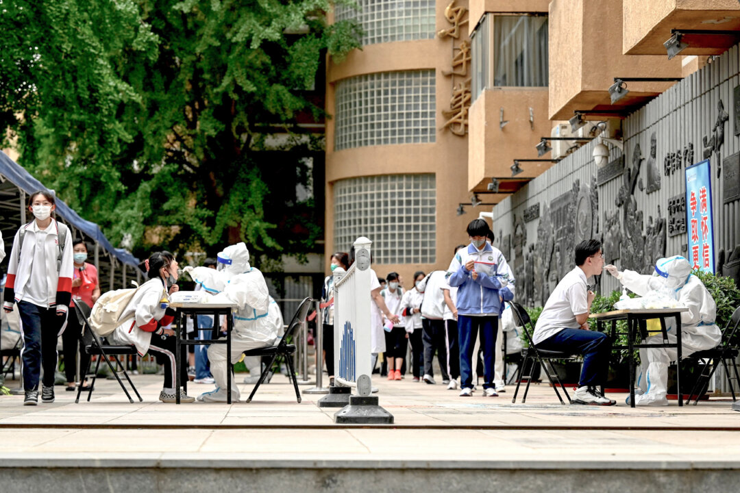 china-reported-79,000-covid-19-cases-in-june,-causing-public-concern