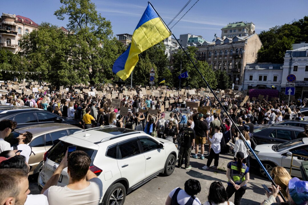 zelenskyy’s-decision-to-replace-defense-minister-sparks-rare-wartime-protests