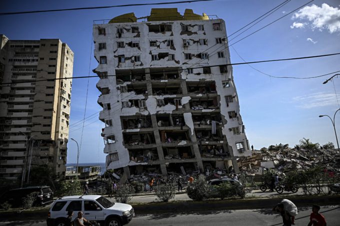 death-toll-rises-to-920-in-venezuela-earthquakes-as-foreign-rescuers-arrive