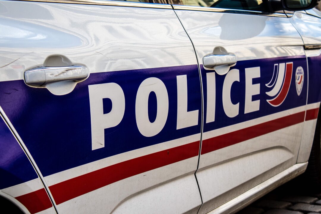 3-women-stabbed-in-paris,-suspect-arrested