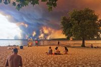 france-evacuates-nearly-4,000-people-near-bordeaux-as-heat-wave-tests-grip-on-megafire
