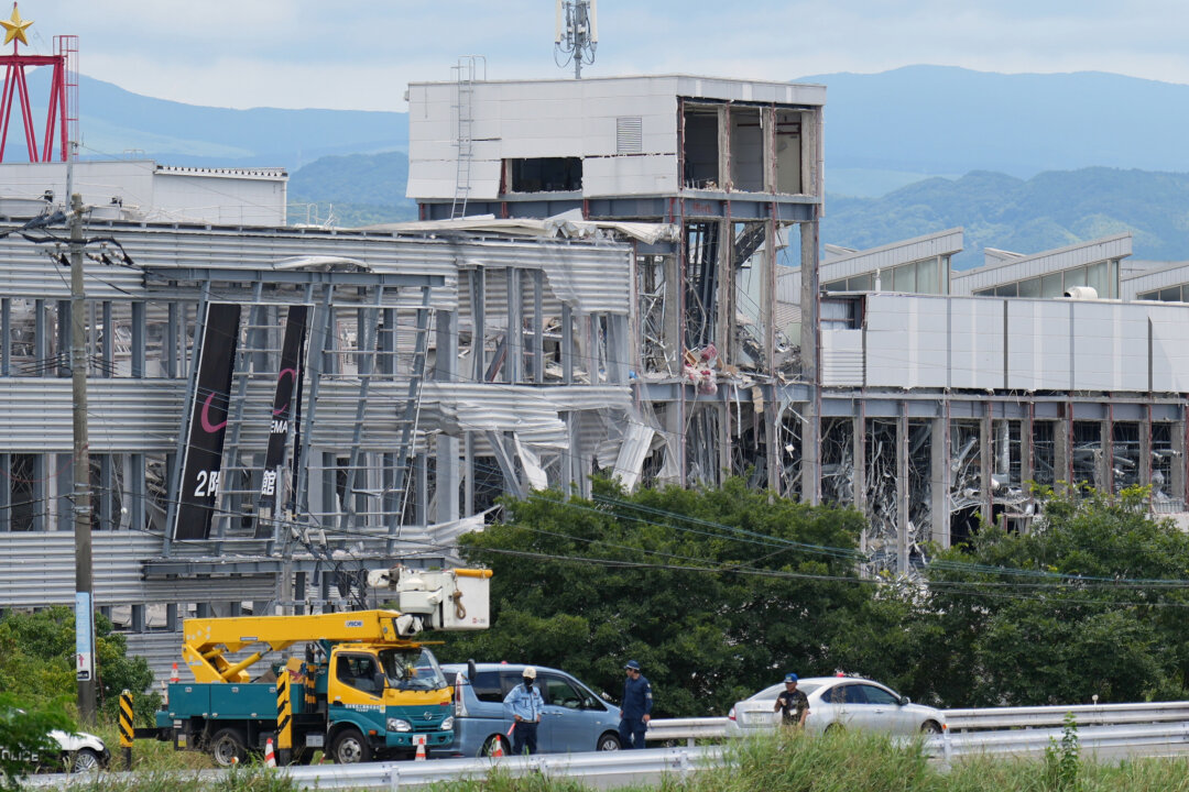 replay:-view-of-collapsed-mall-after-7.1-magnitude-earthquake-strikes-japan