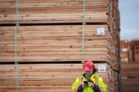 major-canadian-lumber-firm-moving-corporate-operations-to-united-states