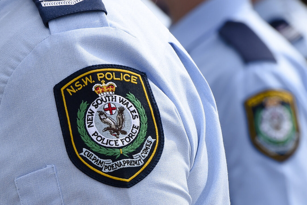 nsw-police-reverse-stance-on-unvaccinated-officers-barred-under-covid-mandates