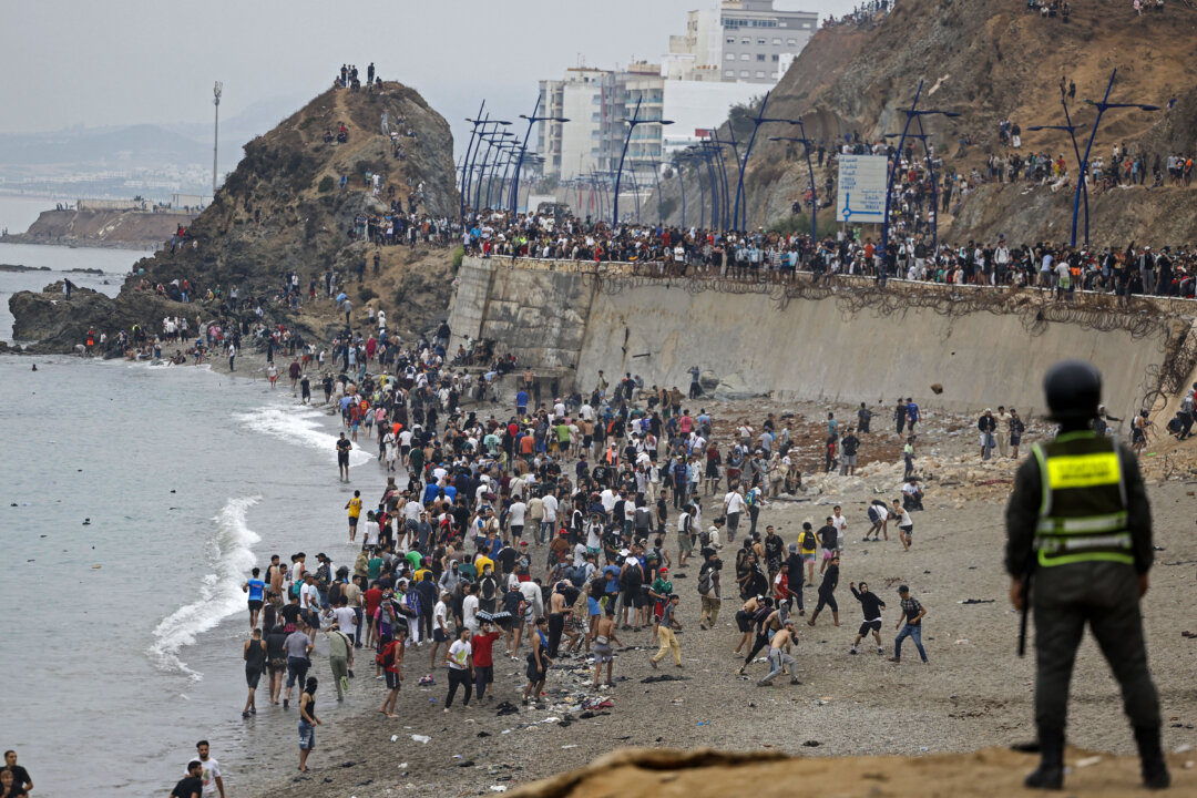 spain’s-mass-illegal-immigration-crisis:-what-to-know