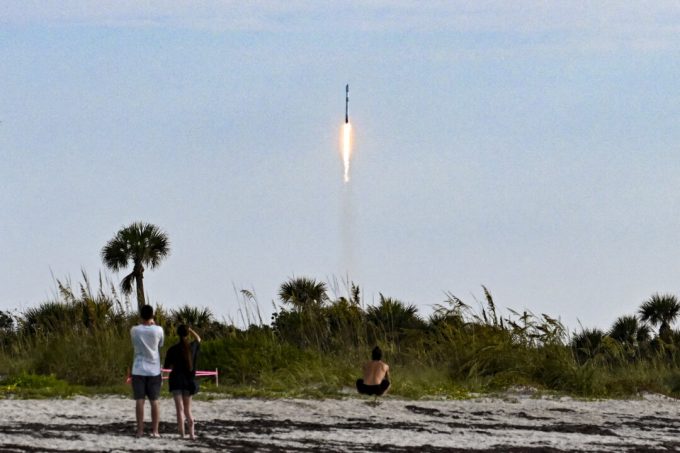 beyond-the-blue:-how-spacex-and-reusable-rockets-are-fuelling-a-new-space-economy