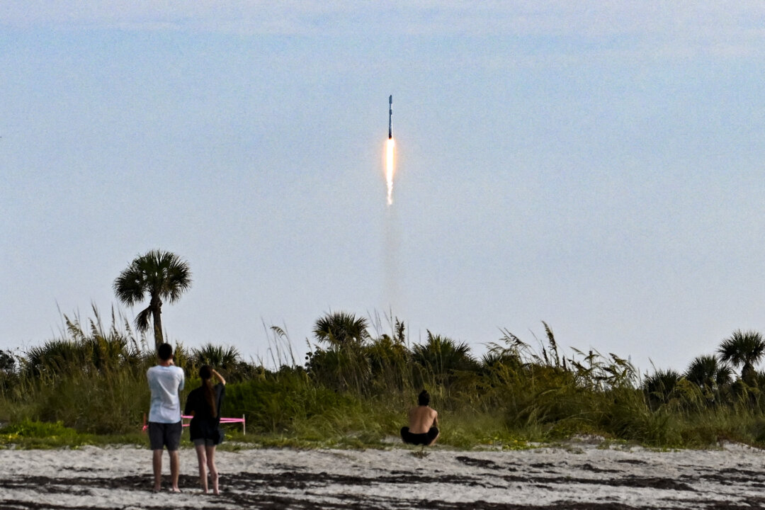 beyond-the-blue:-how-spacex-and-reusable-rockets-are-fuelling-a-new-space-economy