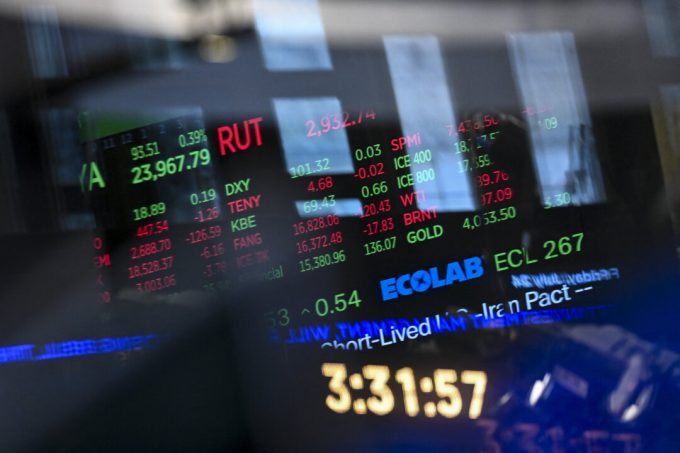 how-professionals-trade:-protecting-capital-before-chasing-returns