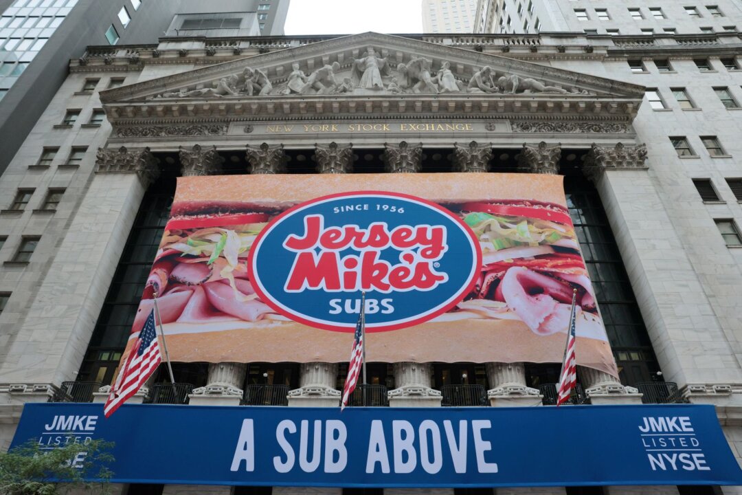 sandwich-chain-jersey-mike’s-goes-public,-falls-6-percent-in-debut