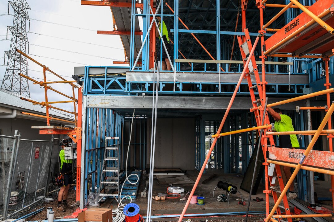 migrant-tradies-a-net-benefit-to-housing,-say-builders
