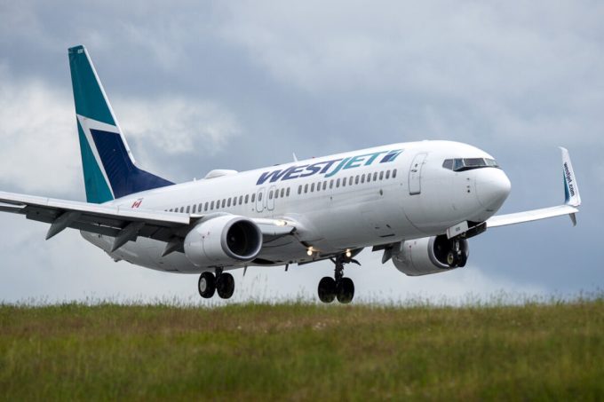 westjet-flight-attendants-on-strike-as-union,-airline-fail-to-come-to-terms