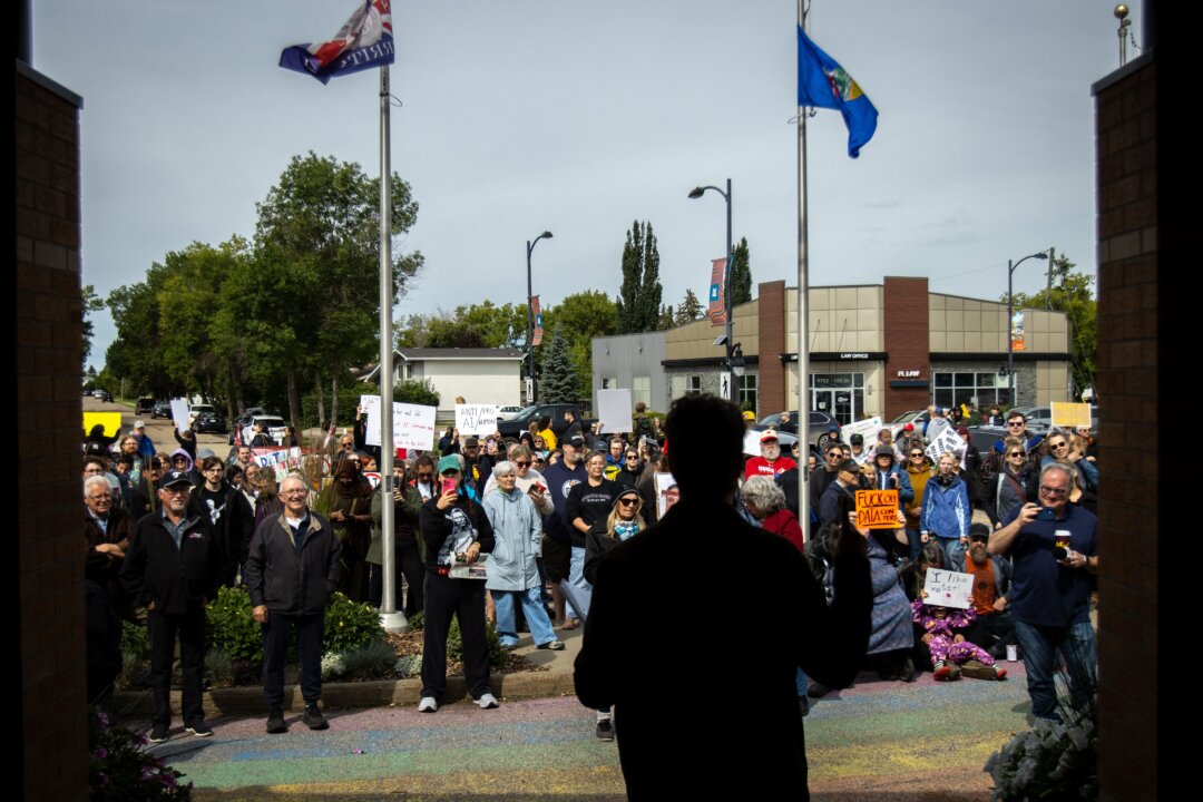 dozens-protest-meta’s-plan-for-massive-data-centre-in-northern-alberta-county