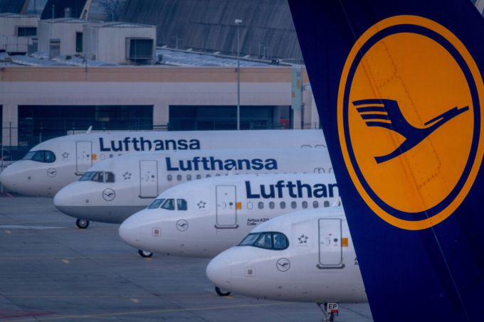 lufthansa-slashes-profit-outlook-over-jet-fuel-costs