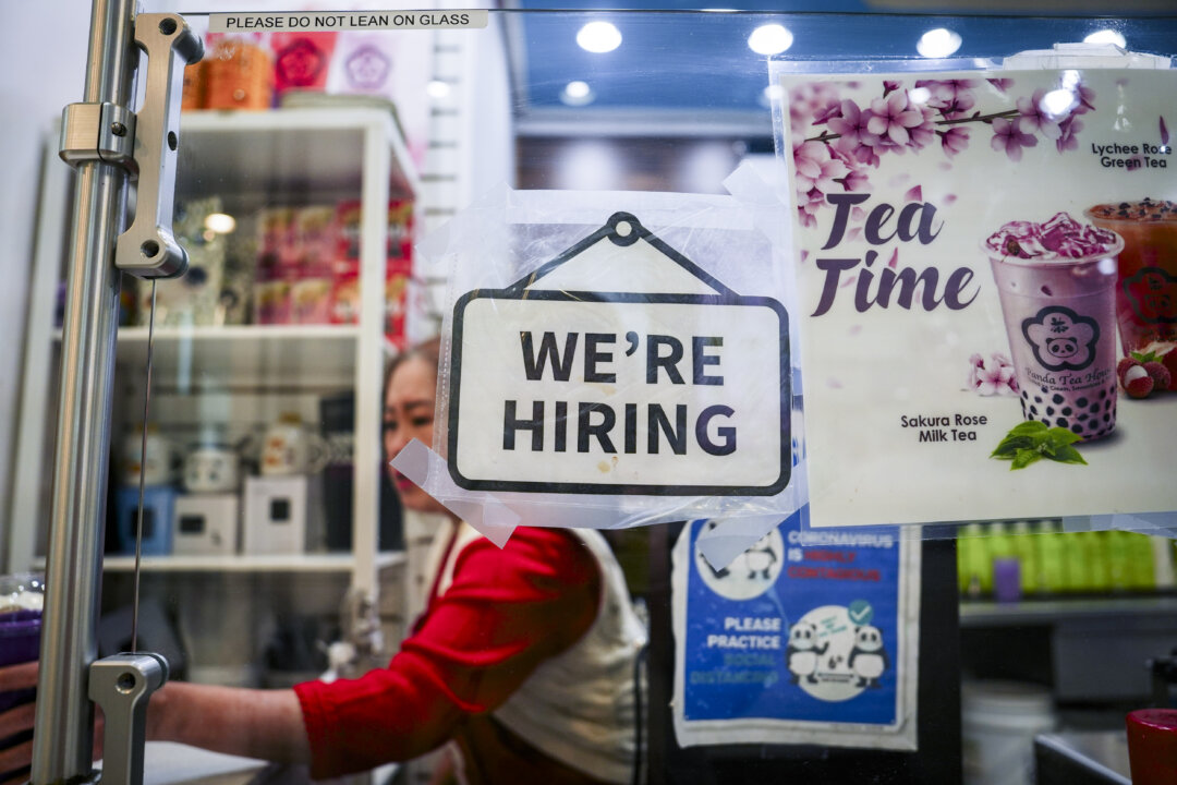 us-job-openings-slide-below-7.4-million-in-june