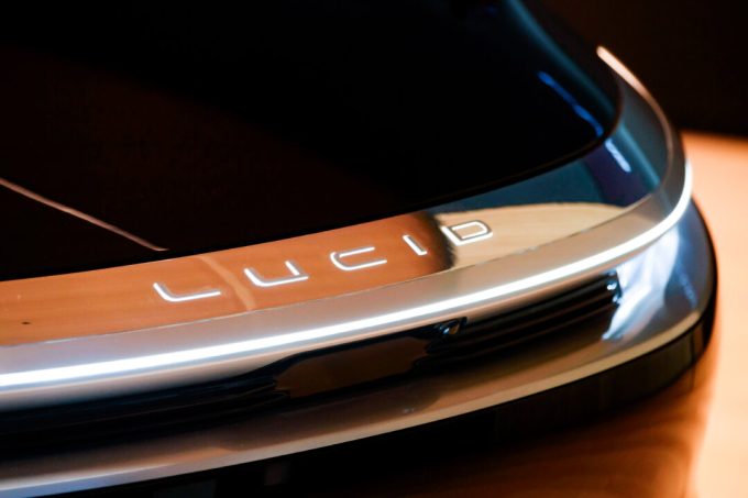 lucid-delays-midsize-ev-rollout-amid-cost-cutting-overhaul