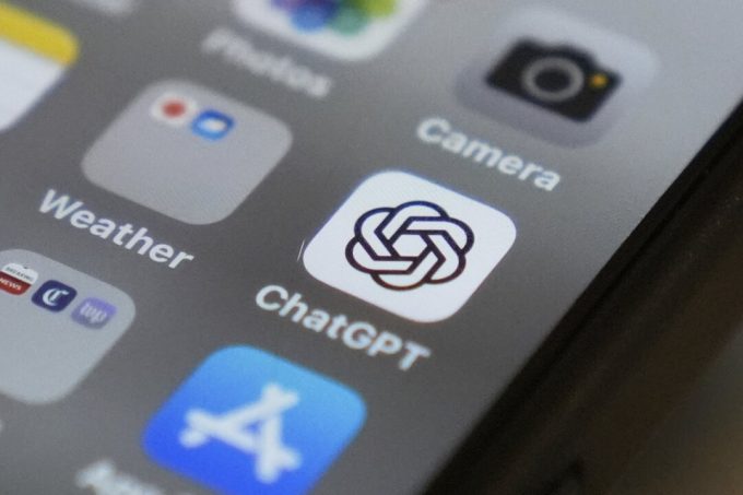 china-expands-ai-restrictions-by-targeting-domestic-providers-of-chatgpt,-claude-access