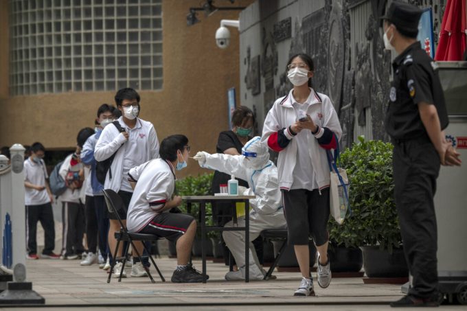 china’s-covid-19-positivity-rate-exceeds-20-percent;-hospitals-overcrowded-with-patients:-doctors