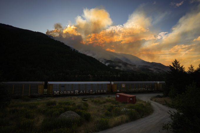 metro-vancouver-wildfire-prompts-evacuation-alerts-as-fraser-canyon-residents-go-home