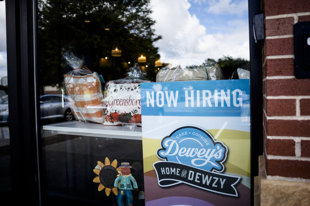 layoffs-fall,-unemployment-claims-flat-ahead-of-july-jobs-report