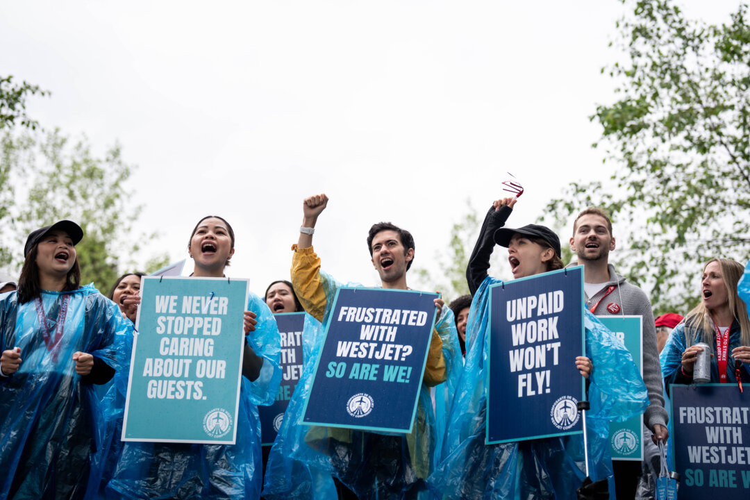 westjet-flight-attendants’-tentative-deal-includes-18-percent-wage-increase,-new-benefits