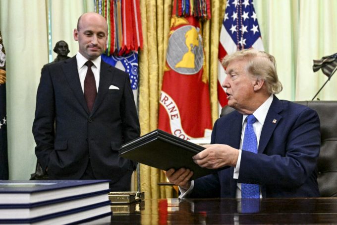 trump-signs-order-imposing-price-floor,-tariffs-on-polysilicon-to-counter-china