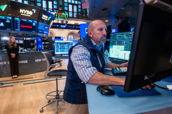wall-street-review:-stocks-stage-broad-rally-on-easing-rate-hike-fears