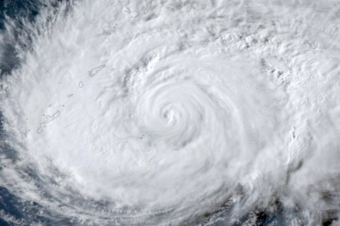 replay:-typhoon-dolphin-brings-heavy-rain-to-northern-taiwan-during-its-approach-to-china