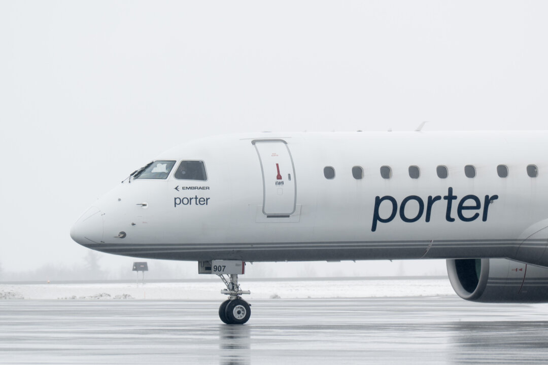 child’s-refusal-to-wear-seatbelt-leads-to-toronto-bound-flight-being-cancelled
