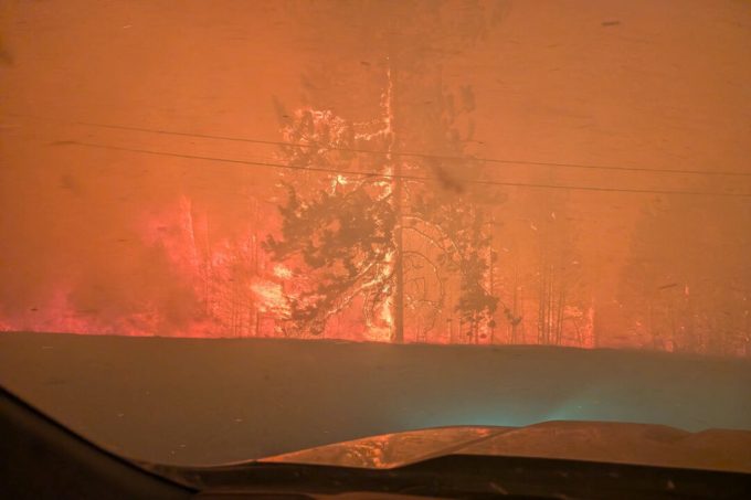 bc-declares-state-of-emergency-as-wildfire-expands,-20,000-ordered-to-evacuate