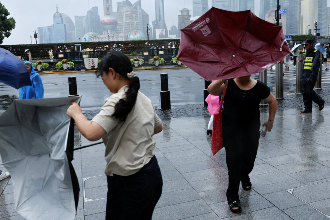 typhoon-dolphin-hits-china’s-east-coast,-over-1-million-evacuated