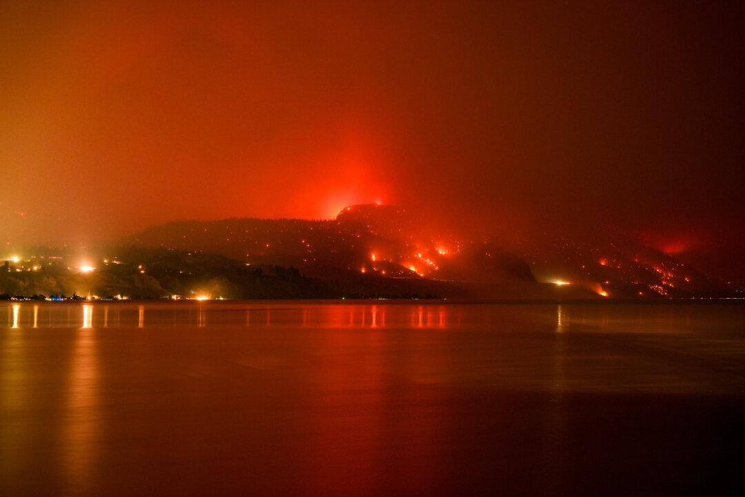 wildfires-burn-across-western-us-and-canada-as-residents-are-evacuated