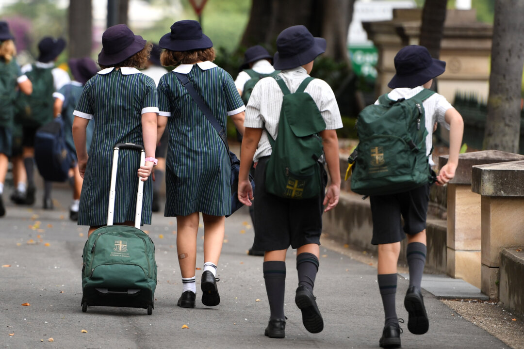 10,000-sign-petition-to-cut-screen-time-in-schools
