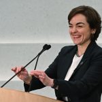quebec-premier-open-to-allowing-us-wines-on-store-shelves,-with-conditions