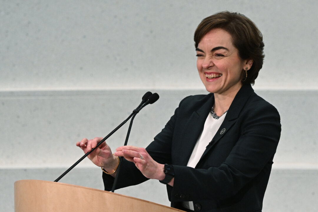 quebec-premier-open-to-allowing-us-wines-on-store-shelves,-with-conditions