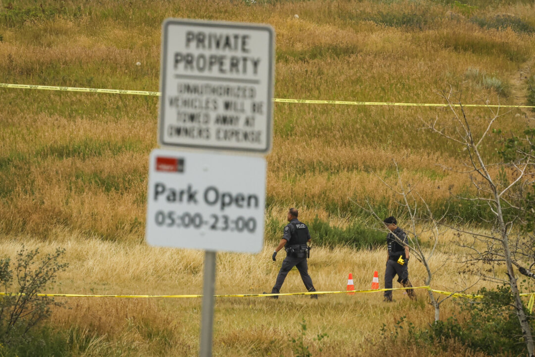 calgary-officer-shot,-suspect-dead-after-dramatic-chase-and-gunfire-in-city-park