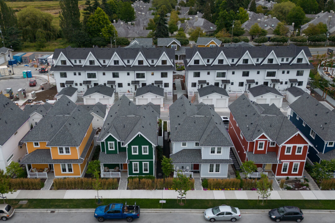 nearly-half-of-mortgage-renewing-canadians-spending-more-than-50%-of-their-paycheques-on-housing