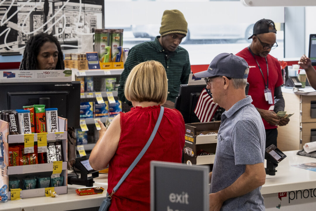 us-household-debt-posts-1st-quarterly-decline-in-6-years:-new-york-fed