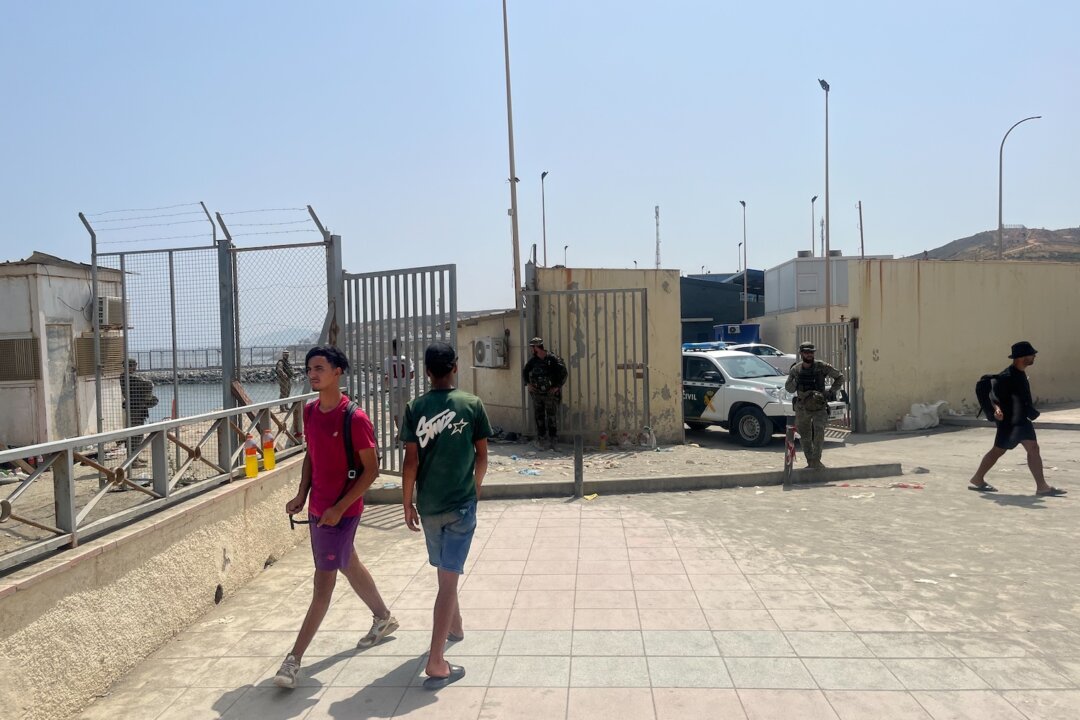 spain-and-morocco-fortify-ceuta-border-as-calls-for-new-mass-crossing-spread-online