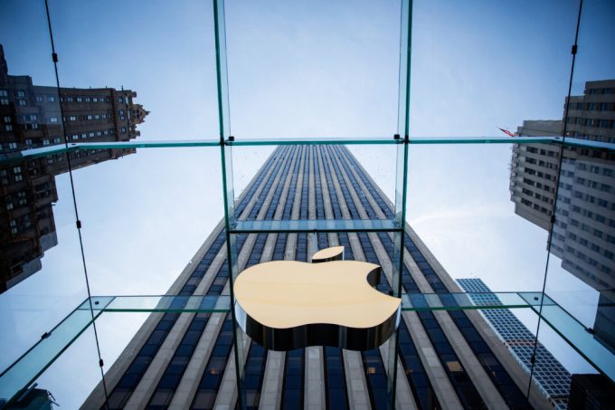 supreme-court-freezes-lower-court-action-in-app-store-lawsuit
