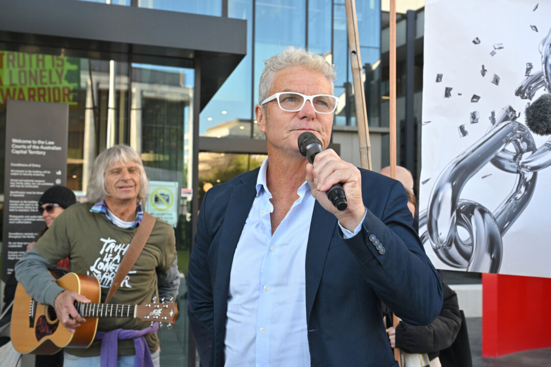 whistleblower-who-exposed-afghanistan-war-files-walks-free-from-prison