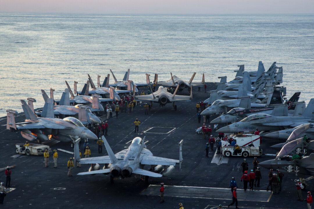 navy-meets-with-families-of-uss-lincoln-personnel-amid-concerns-about-mideast-deployment