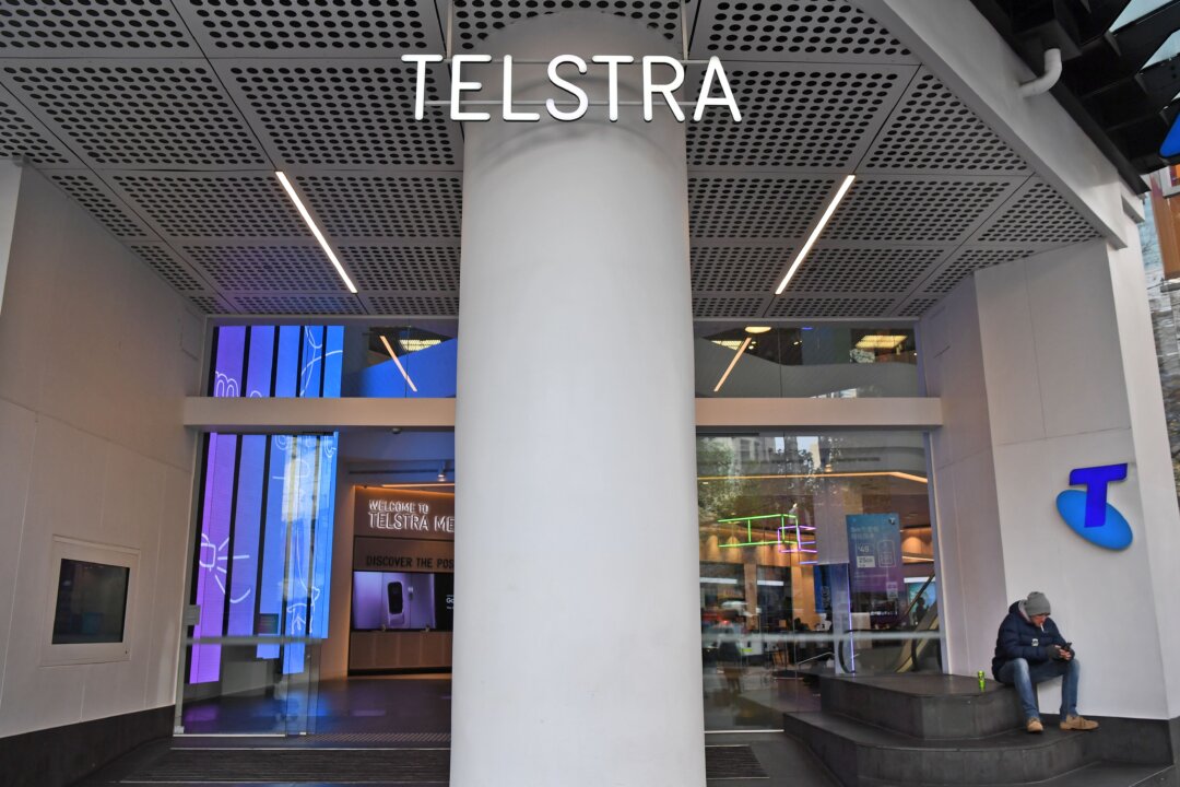 ‘accountability-taken’:-telstra-cuts-executive-pay-over-july-outage