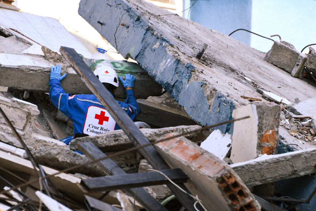 live-now:-search-and-rescue-teams-continue-work-after-colombia-earthquake
