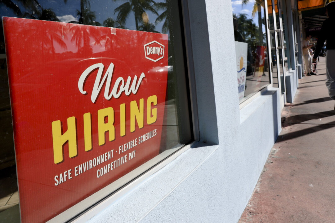 us-unemployment-claims-remained-stable-to-kick-off-august